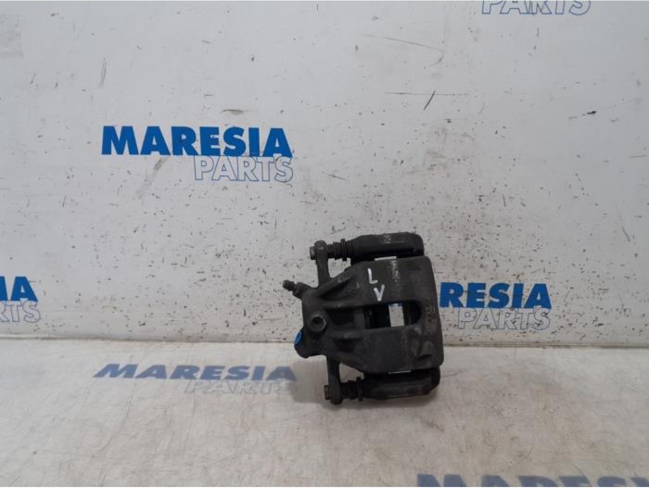 Renault - Clio - Front brake calliper, left