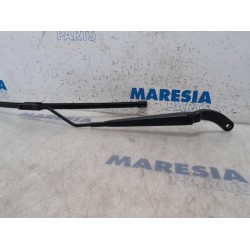 Renault - Clio - Front wiper arm