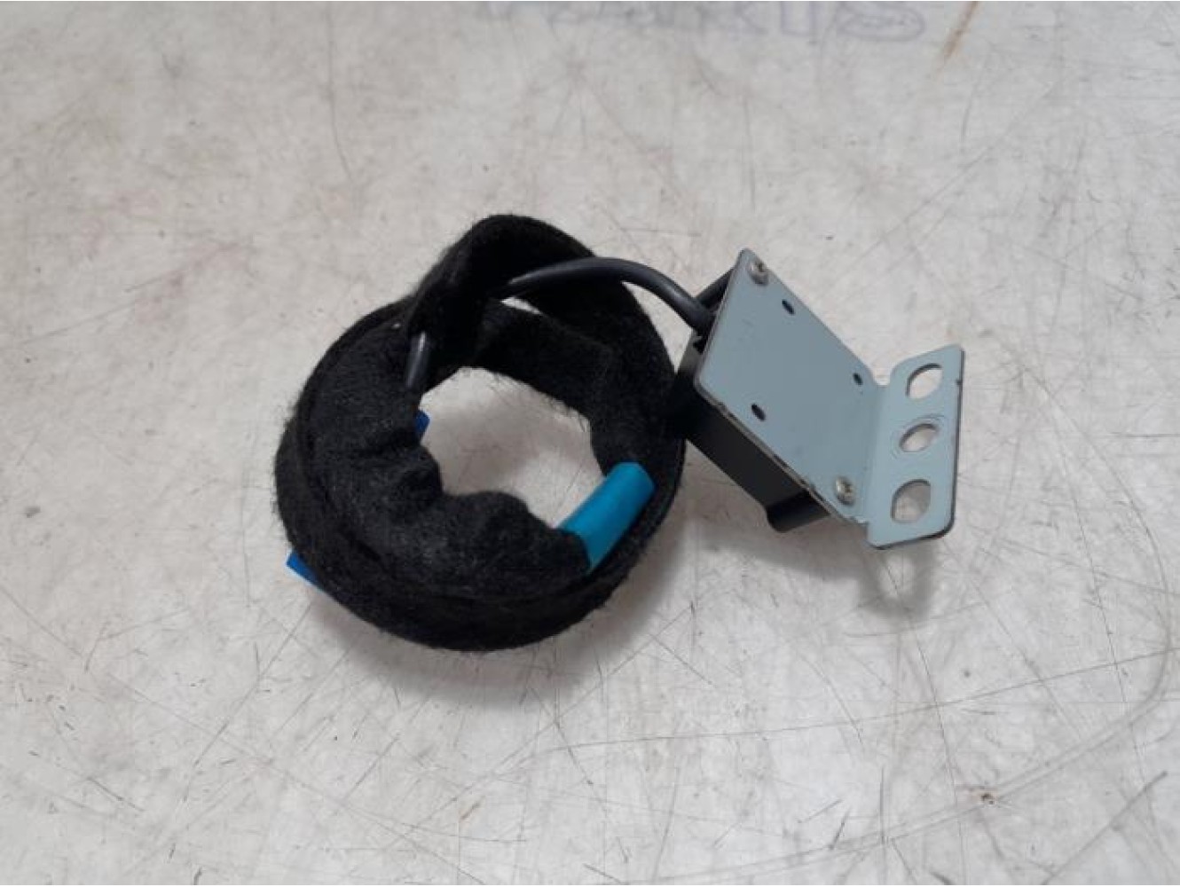 Opel - Vivaro - GPS antenna