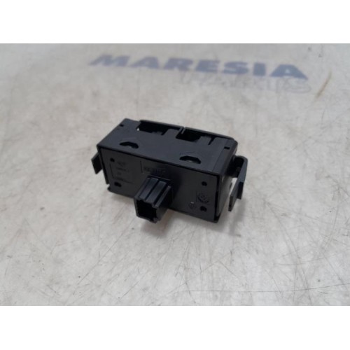 Opel - Vivaro - Panic lighting switch