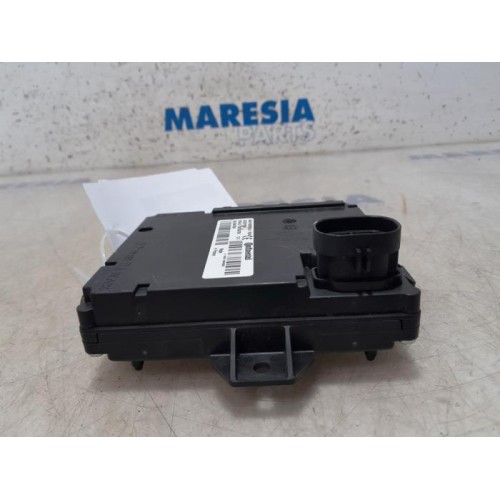 Opel - Vivaro - Central door locking module