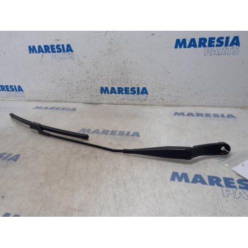 Peugeot - 308 - Front wiper arm