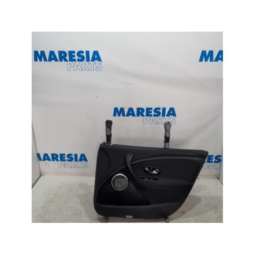 Renault - Megane - Front door trim 4-door, right