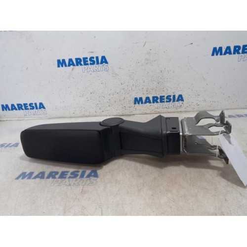 Alfa Romeo - Mito - Armrest