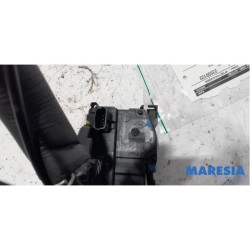 Renault - Megane - Front door lock mechanism 4-door, right