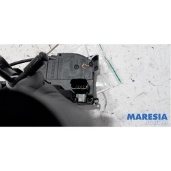 Renault - Megane - Door lock mechanism 4-door, front left