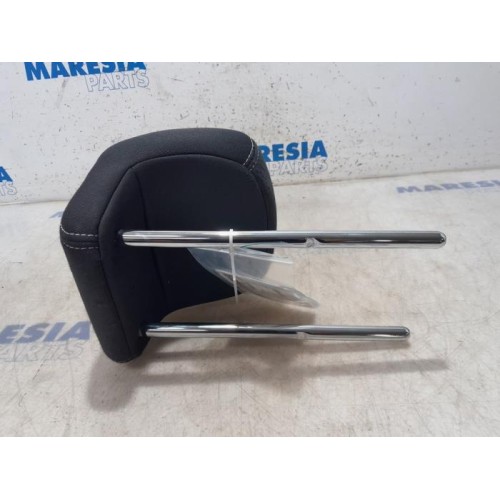 Renault - Megane - Headrest