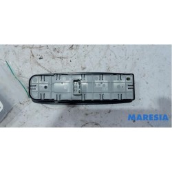 Renault - Megane - Multi-functional window switch
