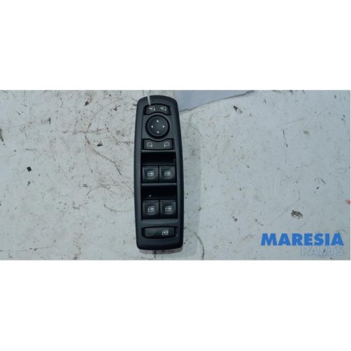Renault - Megane - Multi-functional window switch