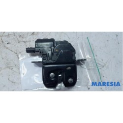 Renault - Megane - Tailgate lock mechanism