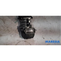 Renault - Megane - Tailgate lock mechanism