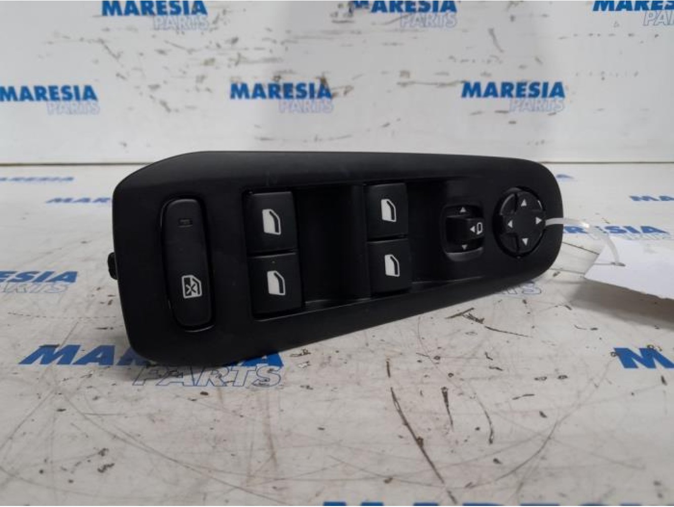Peugeot - 308 - Multi-functional window switch