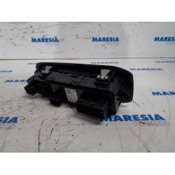Peugeot - 308 - Multi-functional window switch