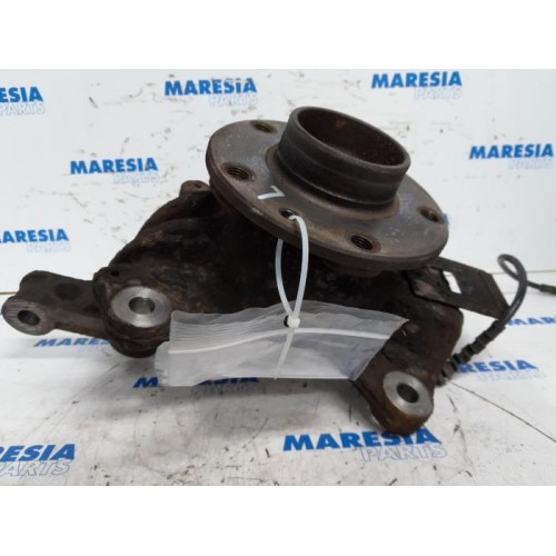 Renault - Megane - Fusee links-voor