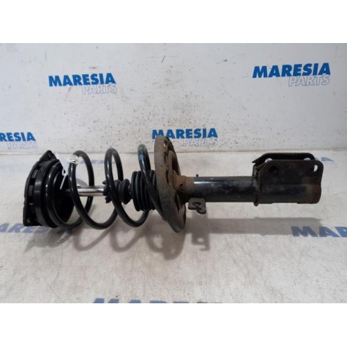Renault - Megane - Front shock absorber rod, right