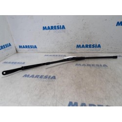 Renault - Megane - Front wiper arm
