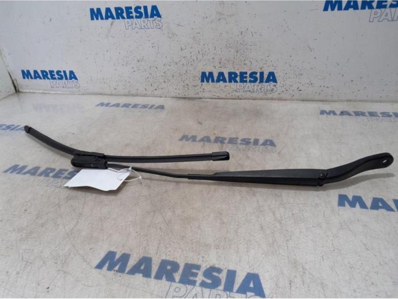Renault - Megane - Front wiper arm