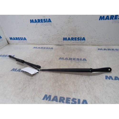 Renault - Megane - Front wiper arm