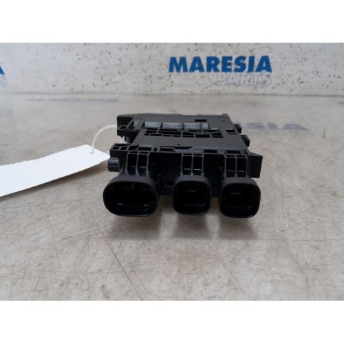 Renault - Megane - Voltage regulator