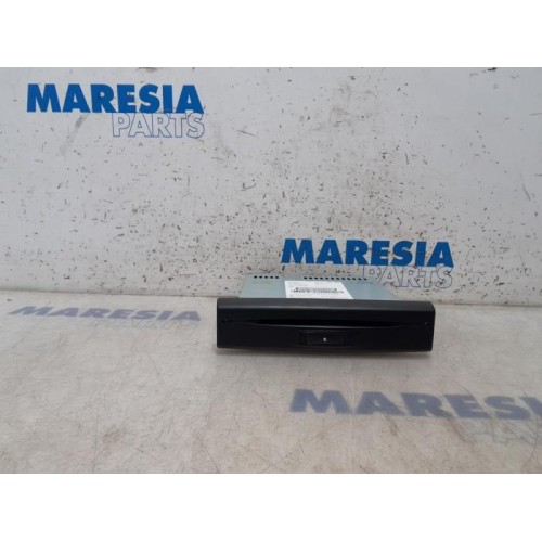 Citroen - C4 Picasso - CD changer