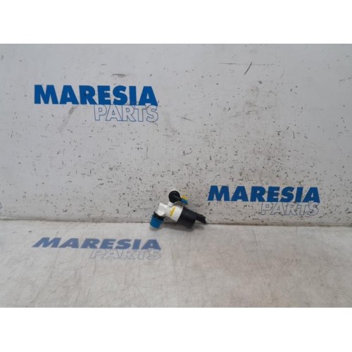 Citroen - C4 Picasso - Windscreen washer pump