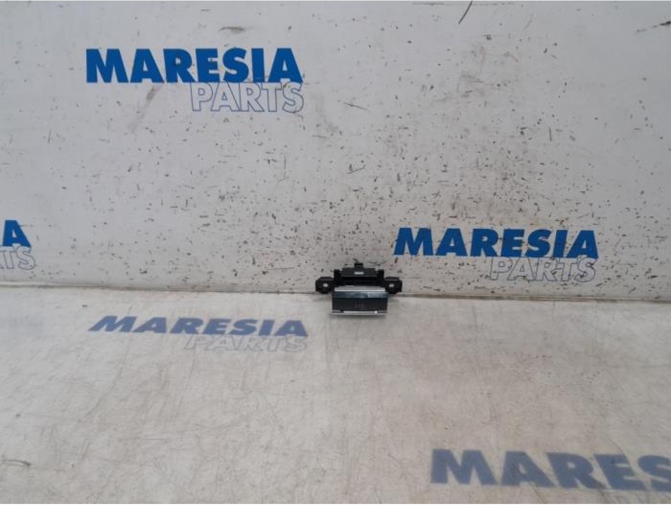 Citroen - C4 Picasso - Parking brake switch