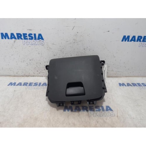 Citroen - C4 Picasso - Glovebox