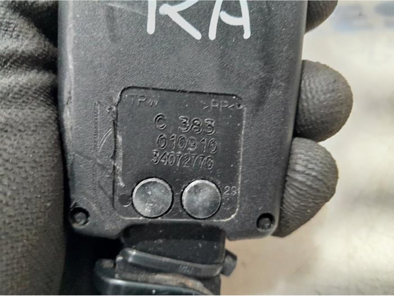 Alfa Romeo - Giulietta - Insertion ceinture de sécurité arrière droite