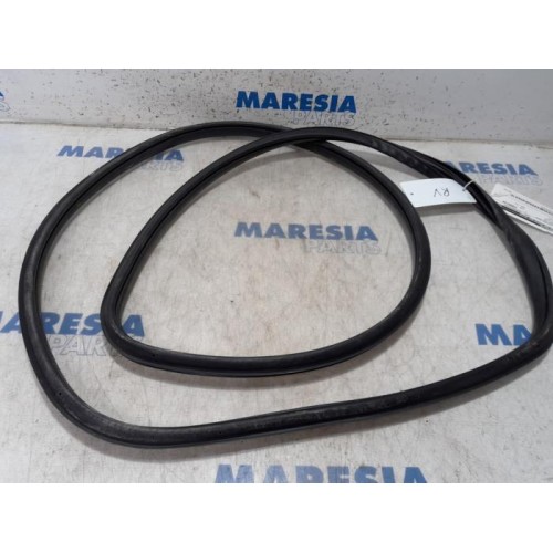 Alfa Romeo - Giulietta - Front door seal 4-door, right