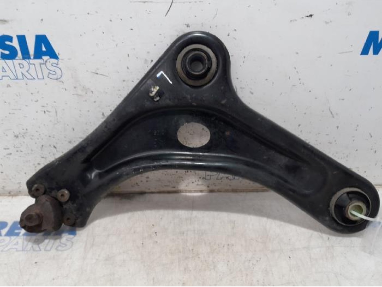 Citroen - DS3 - Front lower wishbone, left