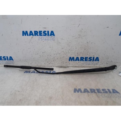 Citroen - DS3 - Front wiper arm