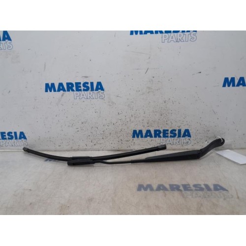 Citroen - DS3 - Front wiper arm
