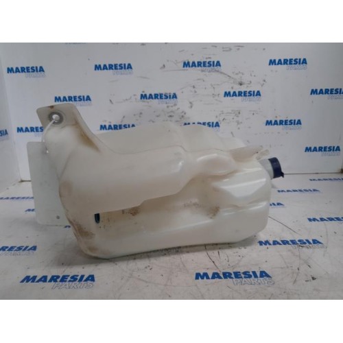 Alfa Romeo - Giulietta - Front windscreen washer reservoir