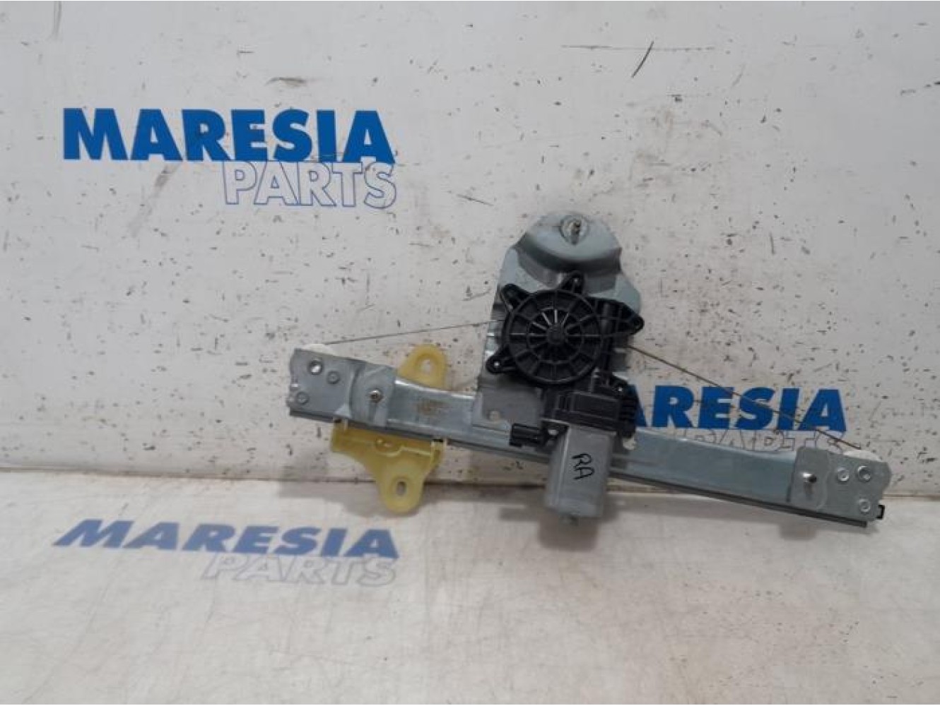 Renault - Clio - Rear door window mechanism 4-door, right