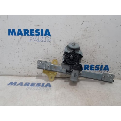 Renault - Clio - Rear door window mechanism 4-door, right