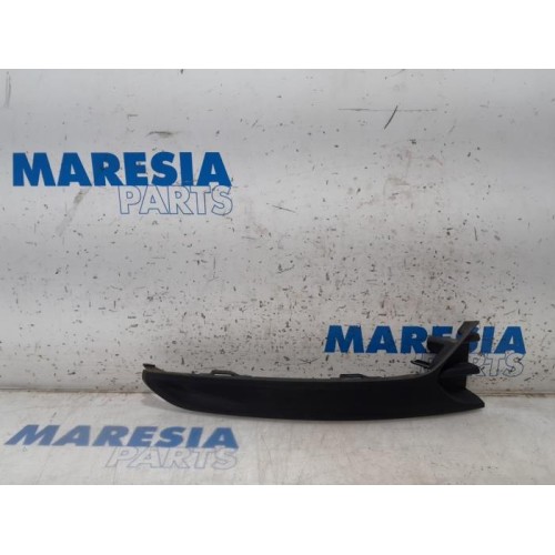 Renault - Clio - Front bumper strip, right
