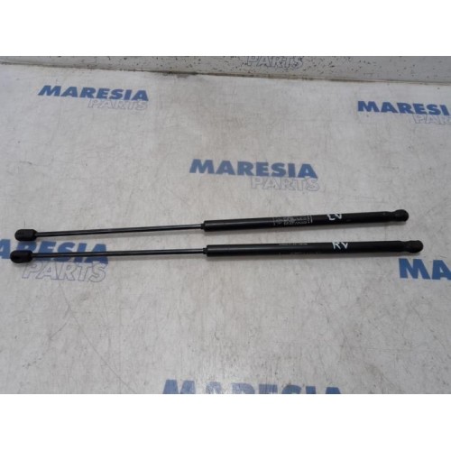Alfa Romeo - 159 - Set of bonnet gas struts
