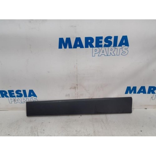 Opel - Vivaro - Decorative strip