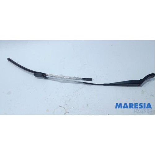 Renault - ZOE - Front wiper arm