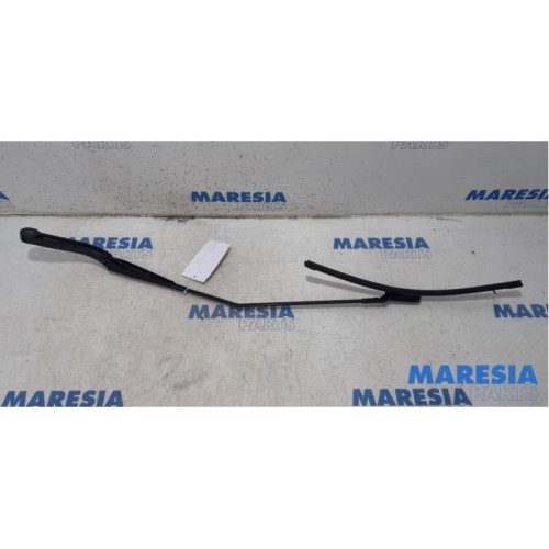 Opel - Vivaro - Front wiper arm