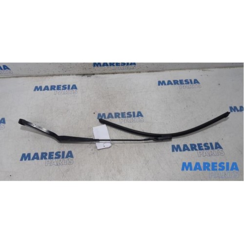 Opel - Vivaro - Front wiper arm