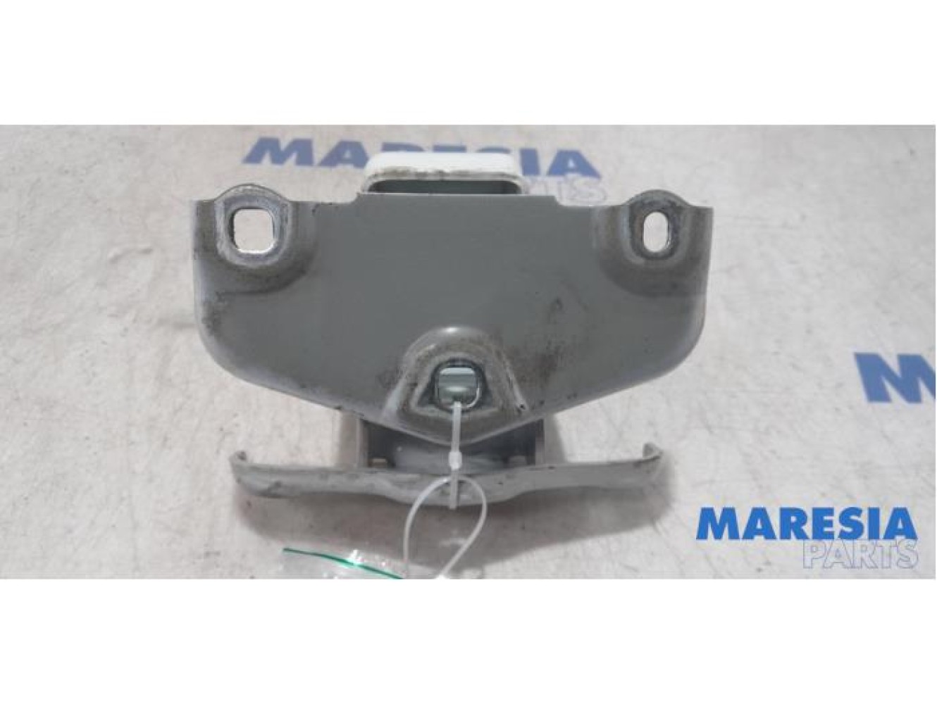 Opel - Vivaro - Tailgate hinge