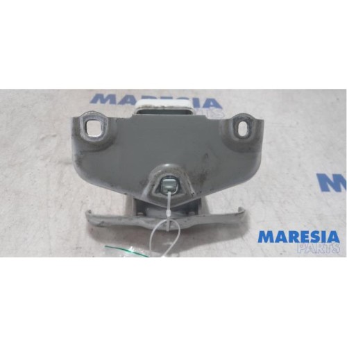 Opel - Vivaro - Tailgate hinge