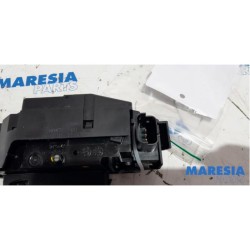 Peugeot - 308 - Tailgate lock mechanism