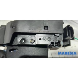 Peugeot - 308 - Tailgate lock mechanism