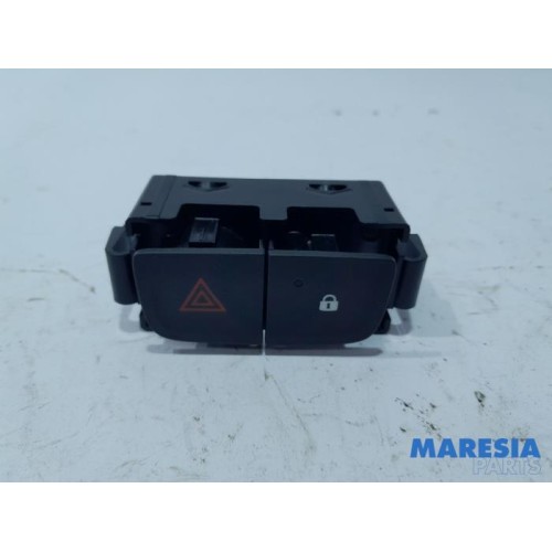 Opel - Vivaro - Panic lighting switch