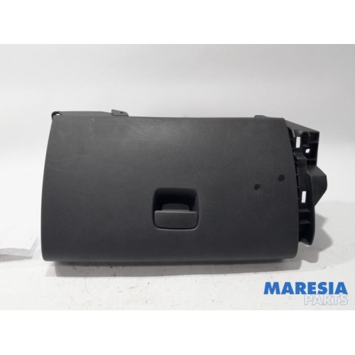 Opel - Vivaro - Glovebox