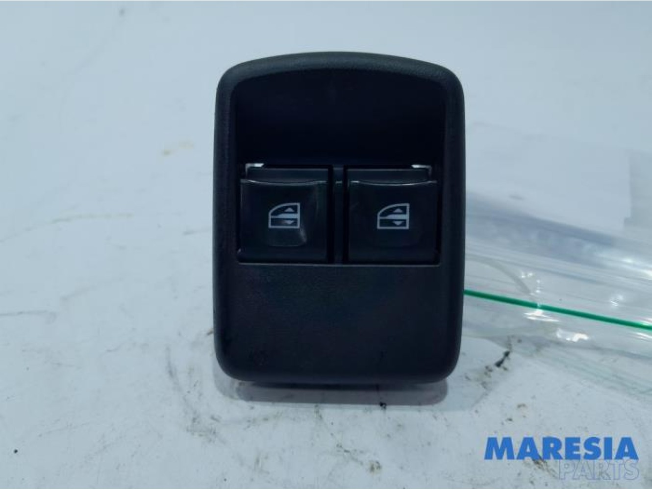 Opel - Vivaro - Multi-functional window switch