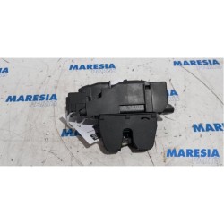 Peugeot - 308 - Tailgate lock mechanism