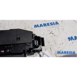 Peugeot - 308 - Tailgate lock mechanism